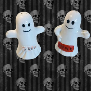 Ghost salt & pepper shakers. Excellent condition.